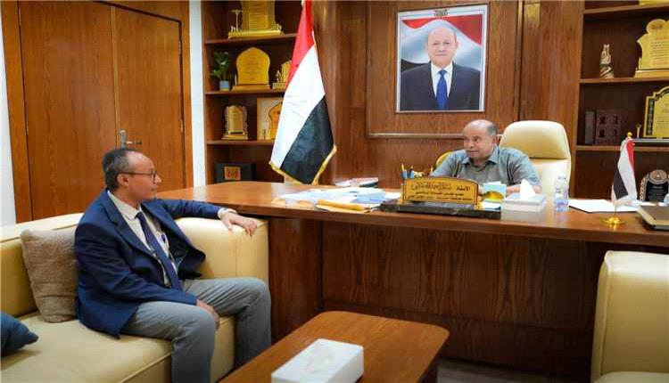 الخنبشي يؤكد أهمية توسيع الرحلات الجوية واستكمال تأهيل مطار الريان الدولي