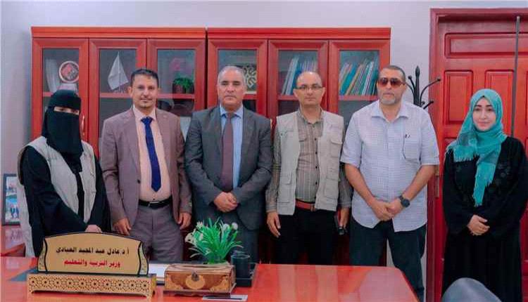 ديفرستي ووزارة التربية تبحثان تعزيز المشاريع التعليمية في عدن