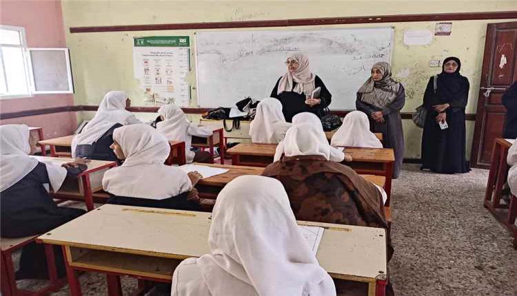 تربية عدن تكثف نزولها الميداني لمتابعة اختبارات الفصل الدراسي الثاني