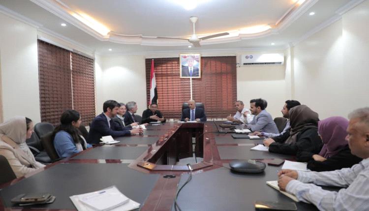 الوزير الشرجبي يبحث مع سفير الاتحاد الأوروبي والسفيرة الفرنسية تعزيز التعاون المشترك في مجالات المياه والبيئة 
