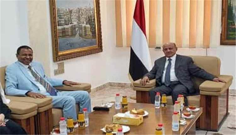 محافظ البنك المركزي يناقش مع برنامج الغذاء العالمي تسهيل تنفيذ المهام الإنسانية في اليمن