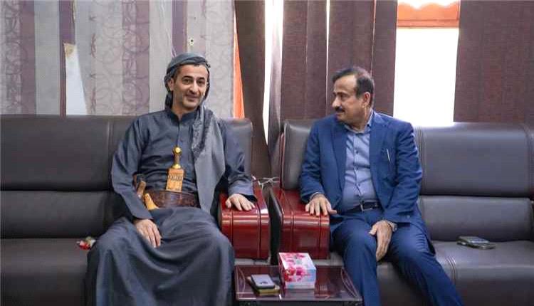 محافظ شبوة يطلع على أوضاع مديرية الصعيد ويؤكد دعم تحسين الخدمات