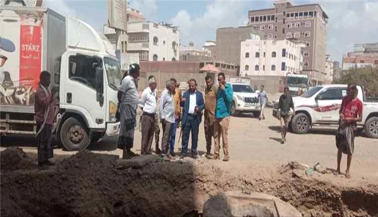 اليزيدي يتفقد إعادة تأهيل الصرف الصحي في بلوك 29 ويتابع أعمال شبكة شارع الثلاثين بالمنصورة