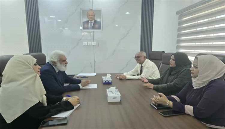وزير التخطيط يبحث مع وزيرة الدولة لشؤون المرأة دعم برامج التمكين وتعزيز حضورها التنموي