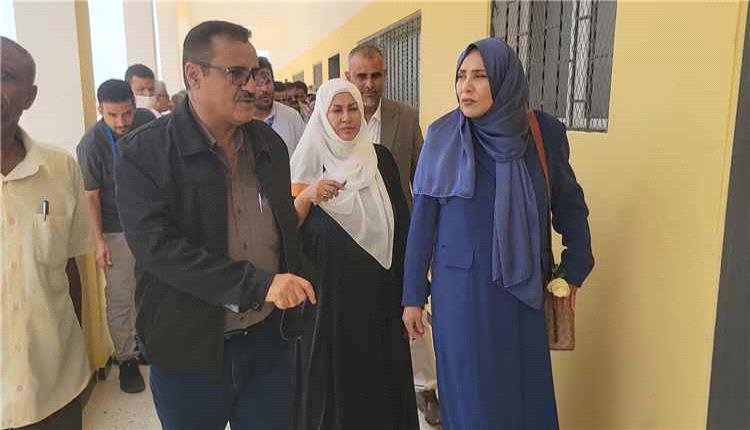 وكيل عدن يفتتح مشروع بناء 6 فصول دراسية وإعادة تأهيل مدرسة زائد الخير بتمويل سعودي