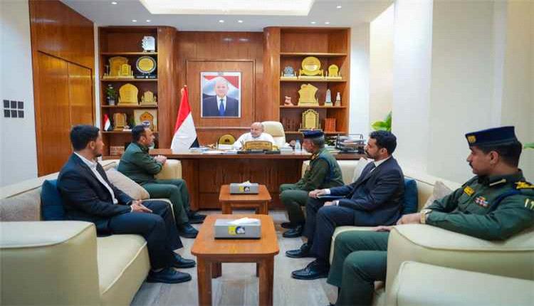 الخنبشي يبحث أوضاع مصلحة الهجرة والجوازات والجنسية وسبل تطوير خدماتها بحضرموت