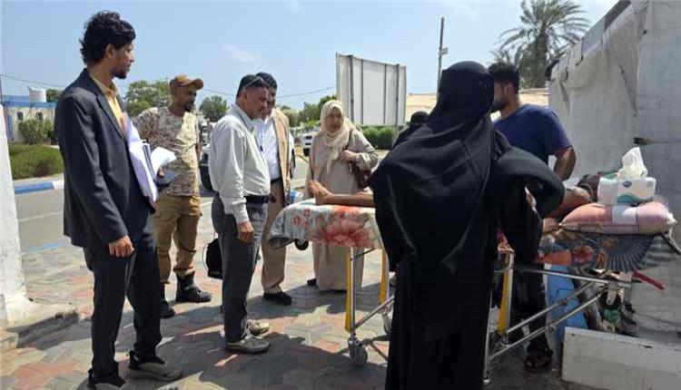 رئيس اللجنة الوطنية للتحقيق يتفقد أوضاع الجرحى المدنيين والمحتجزين على ذمة الحرب في عدن