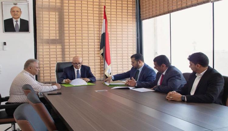 الشرجبي يوقّع اتفاقية تنفيذ عدد من المشروعات لتعزيز أنظمة المياه في مدينة تعز 