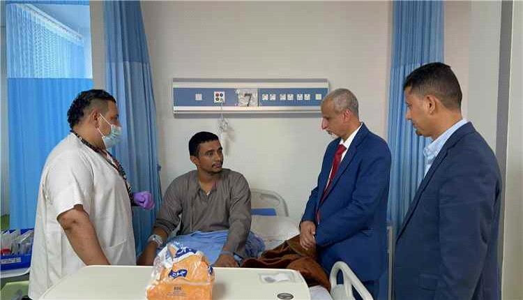 الوكيل الشبحي يتفقد جرحى قصف قصر معاشيق ومعارك باب المندب والصبيحة ويؤكد رفع جاهزية الطوارئ الصحية

