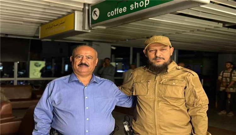 وزير النقل ومحافظ عدن يتفقدان المطار عقب الهجوم الصاروخي ويوجهان بإيواء المسافرين
