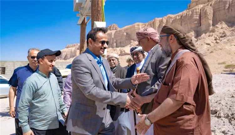 محافظ شبوة يدشّن مشروع مياه يعمل بالطاقة الشمسية لخدمة قرى خليفة والمناطق المجاورة