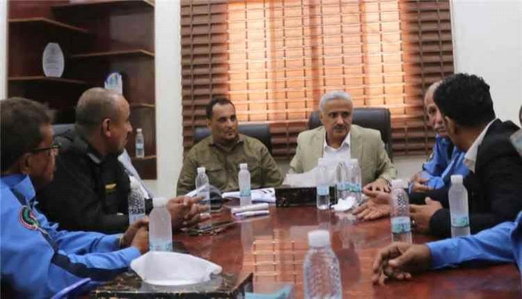 اجتماع في عدن يبحث تركيب إشارات مرورية جديدة للحد من الازدحام وتنظيم حركة السير