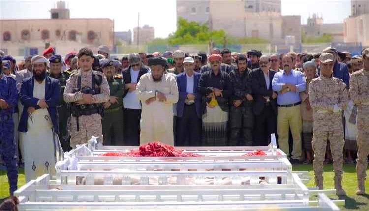 شبوة تشيّع 75 من منتسبي أجهزتها الأمنية في موكب جنائزي مهيب بمدينة عتق