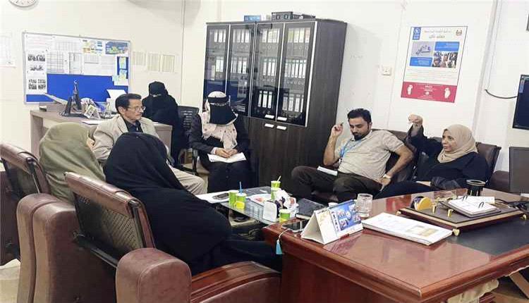 التربية والتعليم تبحث زيادة الوجبات المدرسية للطلاب والنازحين في عدن