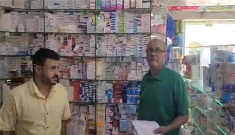 صحة عدن تضبط أدوية وإنسولين منتهي الصلاحية في صيدليات بمديرية التواهي