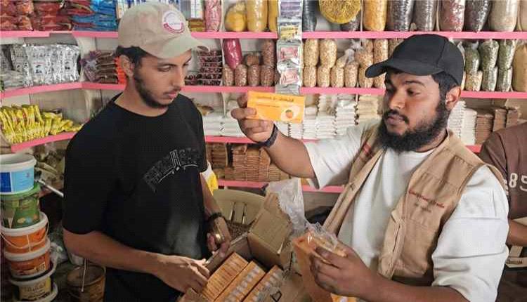 التواهي تضبط 3 آلاف حبة دواء مخبأة داخل محل بهارات في عدن