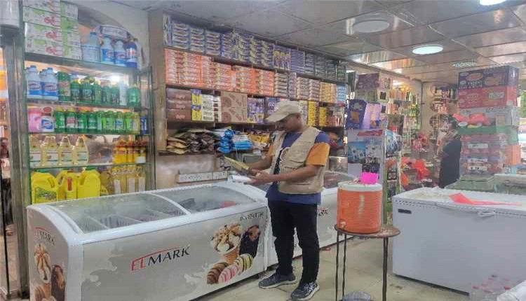 حملة رقابية في البريقة تضبط الأسواق وتتابع توزيع 200 أسطوانة غاز
