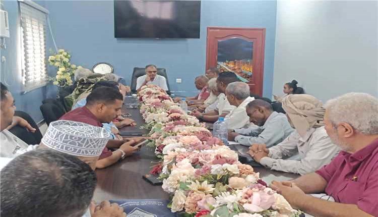 القلعة يبحث مع شرطة المعلا واللجان المجتمعية قضايا الأمن والخدمات