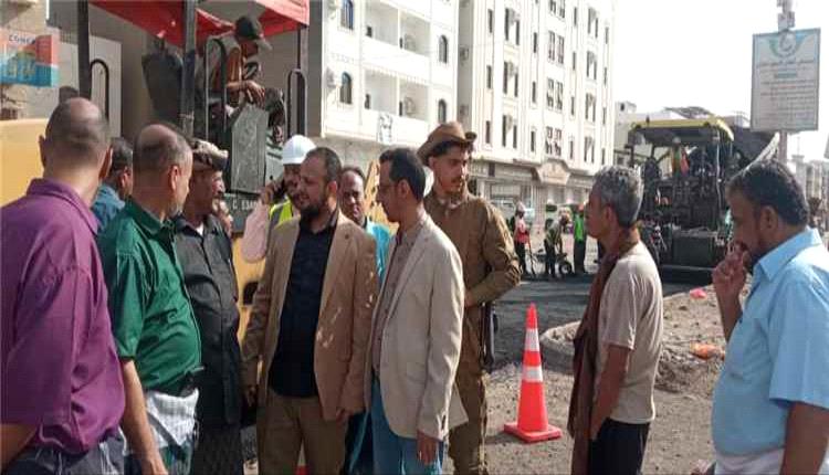 اليزيدي يدشن سفلتة طريق جولة البيرق – شرطة كابوتا بطول 1200 متر