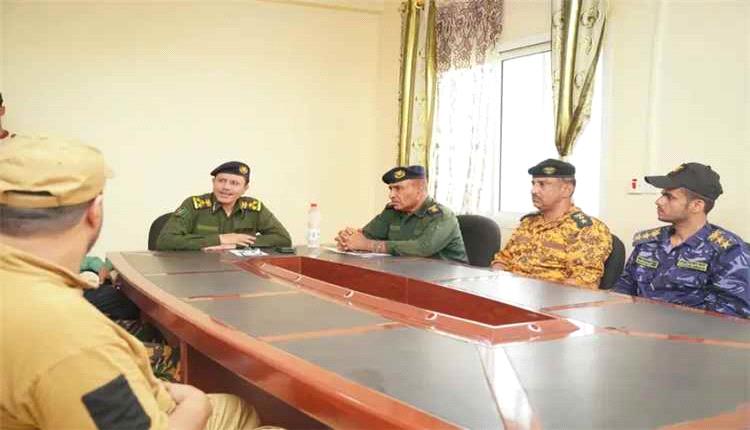 مدير أمن أبين يبحث مع القيادات الأمنية تعزيز التنسيق ورفع الجاهزية
