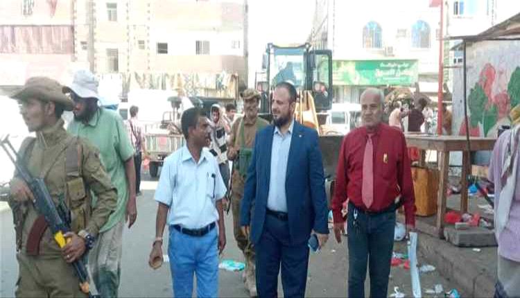 حملة ميدانية لإزالة العوائق وتنظيم محيط السوق المركزي وشارع القطيبي بالمنصورة
