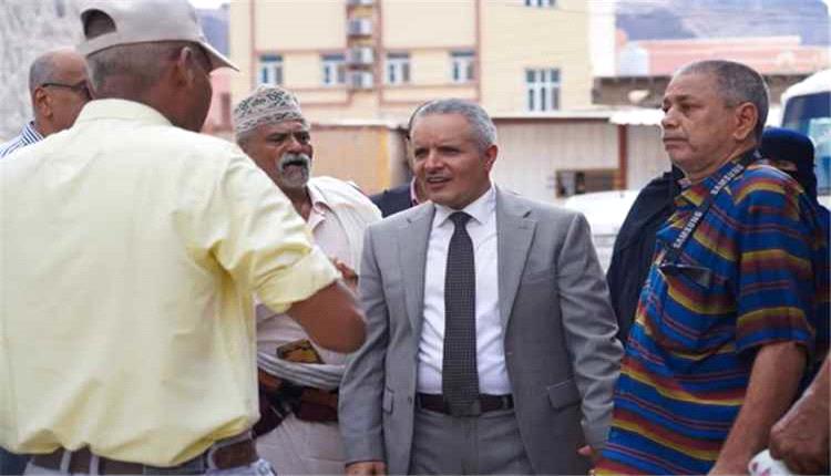 وزير الشؤون الاجتماعية يتفقد مكتب الوزارة في عدن ويوجه بتحسين الخدمات