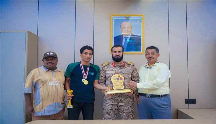 محافظ أبين يكرم بطل الجمهورية في الشطرنج للفئات السنية