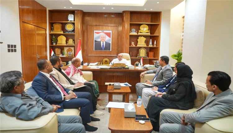 الخنبشي يناقش مع وكلاء حضرموت تعزيز الخدمات والاستعدادات الإنسانية
