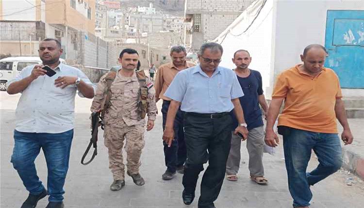 مدير عام المعلا يتفقد مواقع خدمية ويستمع إلى مطالب المواطنين
