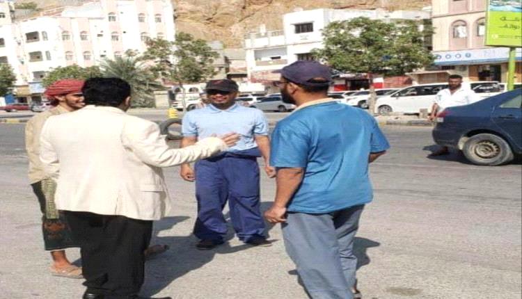 مدير اتصالات ساحل حضرموت يتفقد تحديث شبكة الاتصالات في «40 شقة» ب..