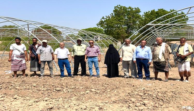 الإرشاد الزراعي والفاو يتفقدان أعمال تركيب البيوت المحمية في لحج