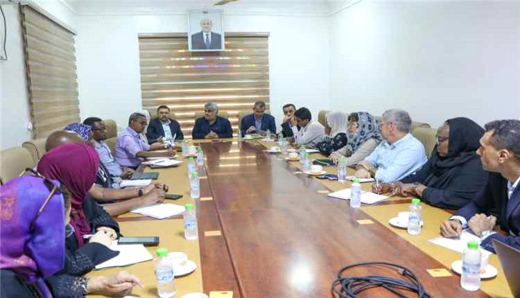 اجتماع تنسيقي بعدن يبحث توحيد جهود الاستجابة الإنسانية للنازحين